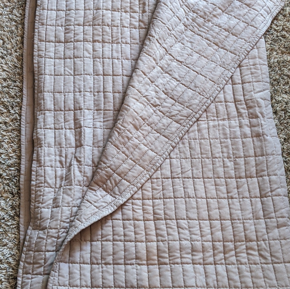 Lightweight And Soft Tan Quilt